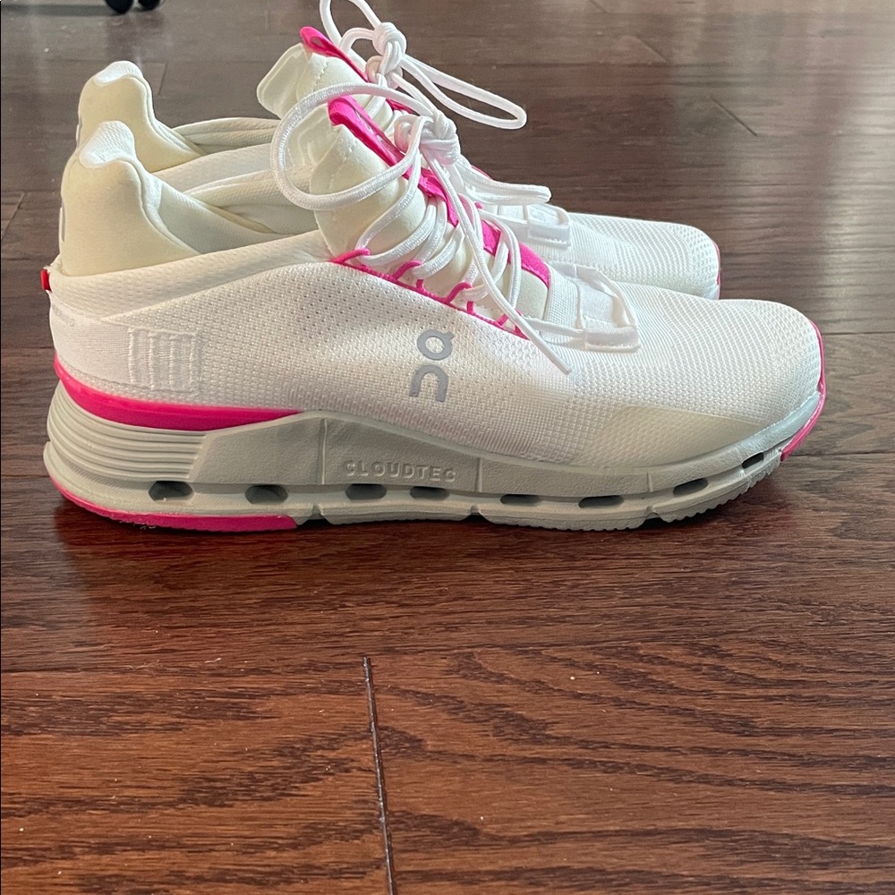 On Cloud Running mens Sneakers in White and Pink